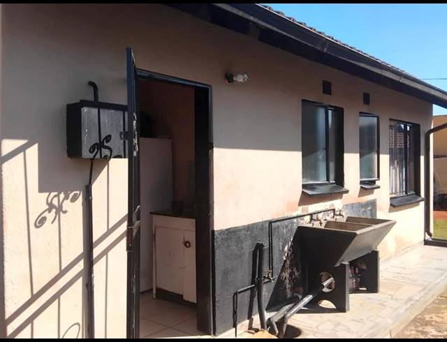 2 BEDROOM HOUSE FOR SALE IN PROTEA GLEN